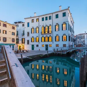palazzo-morosini-degli-spezieri.hotelslidodijesolo.com/